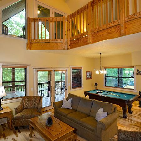 Bear Footin' On The Creek Villa Gatlinburg Rom bilde